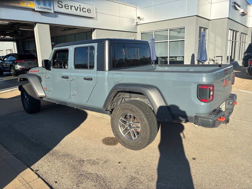 Used 2024 Jeep Gladiator Mojave w/ Technology Group AWD/4WD image 3