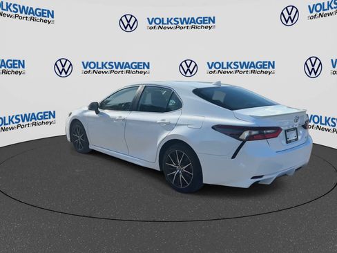 Used 2021 Toyota Camry SE FWD image 6
