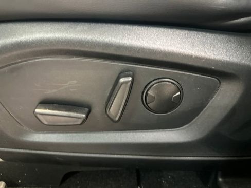 Used 2023 Ford Explorer XLT w/ Equipment Group 202A AWD/4WD image 19