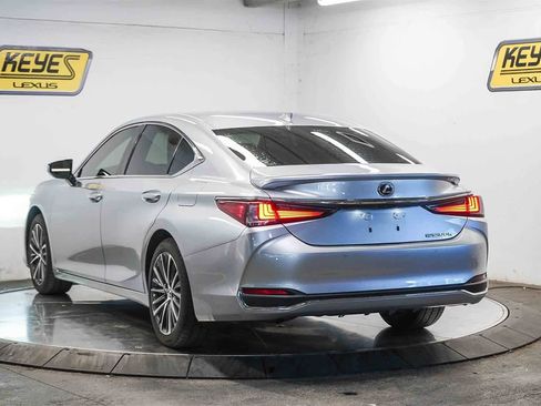 Used 2023 Lexus ES 300h w/ Premium Package image 2