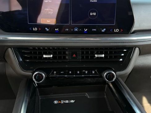 Used 2025 Chevrolet Tahoe LT AWD/4WD image 32