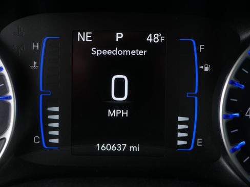 Used 2020 Chrysler Pacifica Touring-L FWD image 36