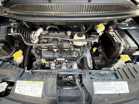 Used 2005 Dodge Grand Caravan SE image 13