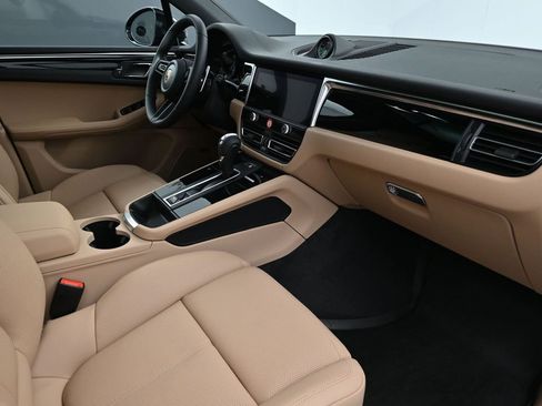 Used 2026 Porsche Macan AWD/4WD image 14
