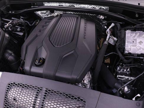 Used 2025 Porsche Macan AWD/4WD image 22