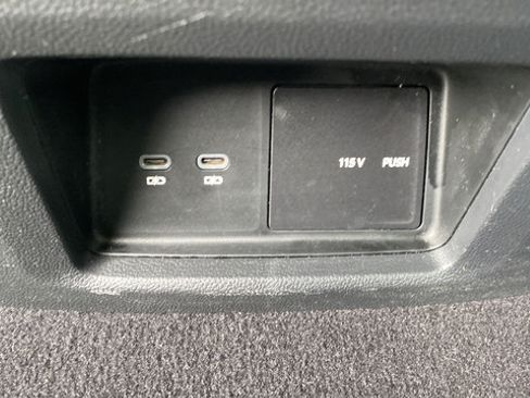 Used 2024 Volkswagen Atlas Peak Edition SE AWD/4WD image 32