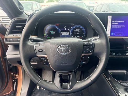 Used 2025 Toyota Crown AWD/4WD image 28
