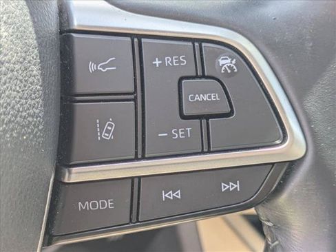 Used 2023 Toyota Highlander XLE FWD image 15