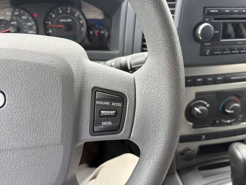 Used 2006 Jeep Grand Cherokee Laredo RWD image 26