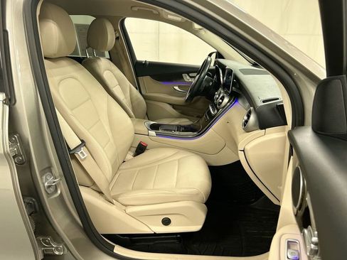 Used 2020 Mercedes-Benz GLC 300 4MATIC image 23