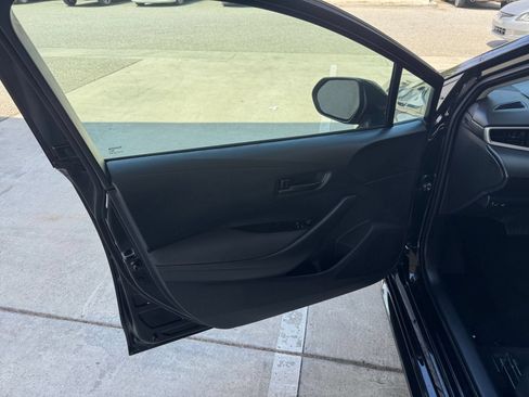 Used 2025 Toyota Corolla LE FWD image 18