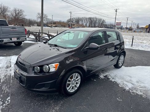 Used 2016 Chevrolet Sonic LT w/ Fun and Sun Package image 4