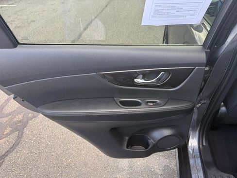 Used 2019 Nissan Rogue SV w/ Sun & Sound Touring Package image 23