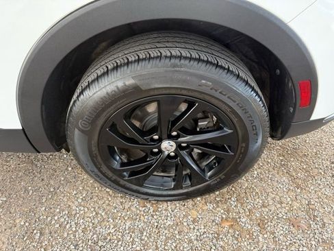 Used 2023 Buick Envision Essence image 5