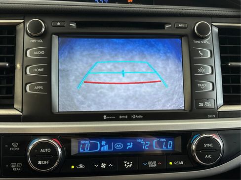 Used 2018 Toyota Highlander SE w/ Carpet Mat Package (TMS) AWD/4WD image 36
