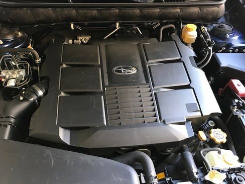 Used 2011 Subaru Outback 3.6R Limited image 11