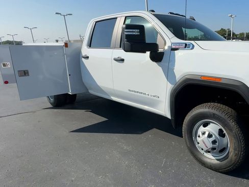 New 2025 GMC Sierra 3500 Pro w/ Convenience Package AWD/4WD image 2