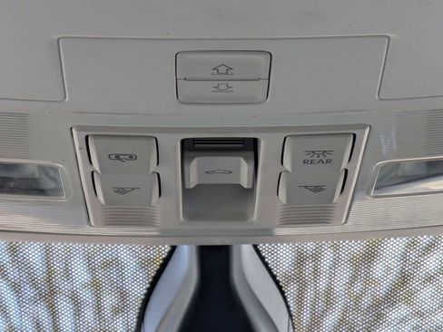 Certified 2020 Volkswagen Tiguan SE w/ Panoramic Sunroof Package image 26