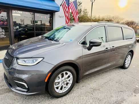 Used 2022 Chrysler Pacifica Touring-L image 44