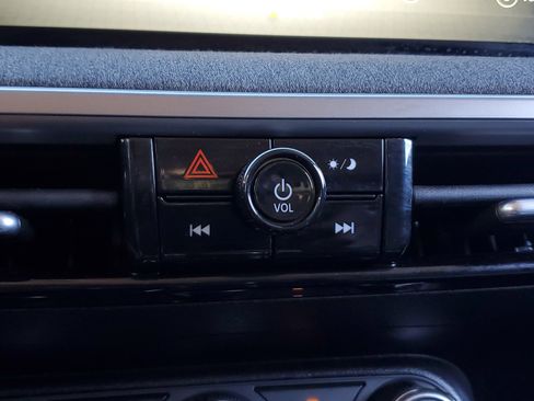 Used 2025 Nissan Kicks SV FWD image 25