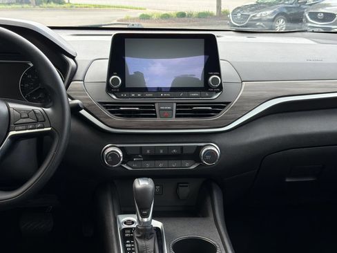 Used 2025 Nissan Altima 2.5 SV FWD image 30