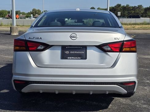 Used 2024 Nissan Altima 2.5 SV FWD image 12