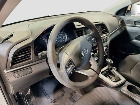 Used 2019 Hyundai Elantra SE w/ Cargo Package FWD image 11