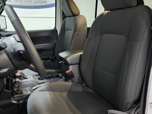 Used 2023 Jeep Gladiator Sport image 15