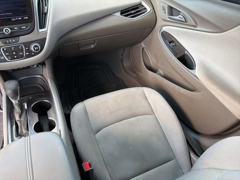 Used 2022 Chevrolet Malibu LT image 25