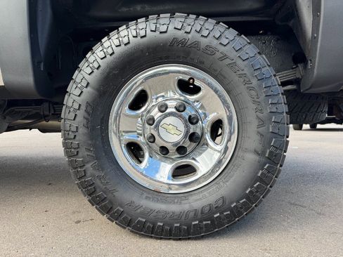 Used 2010 Chevrolet Silverado 2500 LT AWD/4WD image 13
