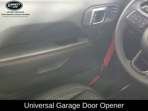 Used 2025 Jeep Wrangler Unlimited Rubicon image 32