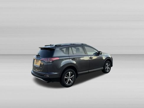Used 2018 Toyota RAV4 XLE w/ Plus Extra Value Package FWD image 5