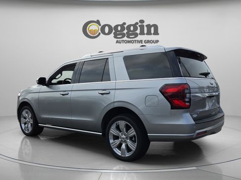 Used 2023 Ford Expedition Platinum RWD image 3