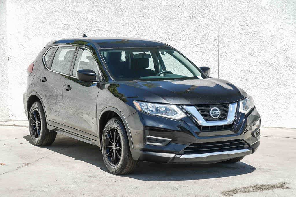 Used 2018 Nissan Rogue S AWD/4WD image 3
