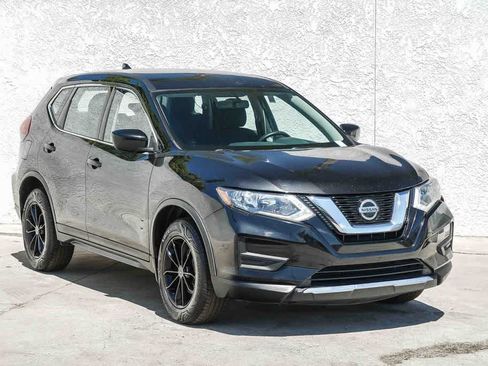Used 2018 Nissan Rogue S AWD/4WD image 3