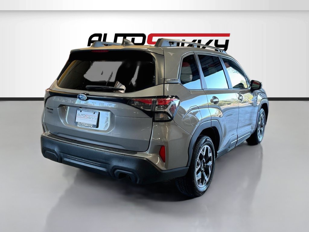 Used 2025 Subaru Forester Premium AWD/4WD image 7