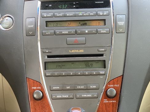 Used 2011 Lexus ES 350 w/ Preferred Accessory Package FWD image 28