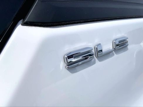 Used 2023 GMC Terrain SLE w/ Driver Convenience Package image 10