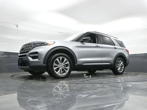 Used 2022 Ford Explorer Limited w/ Equipment Group 301A AWD/4WD image 55