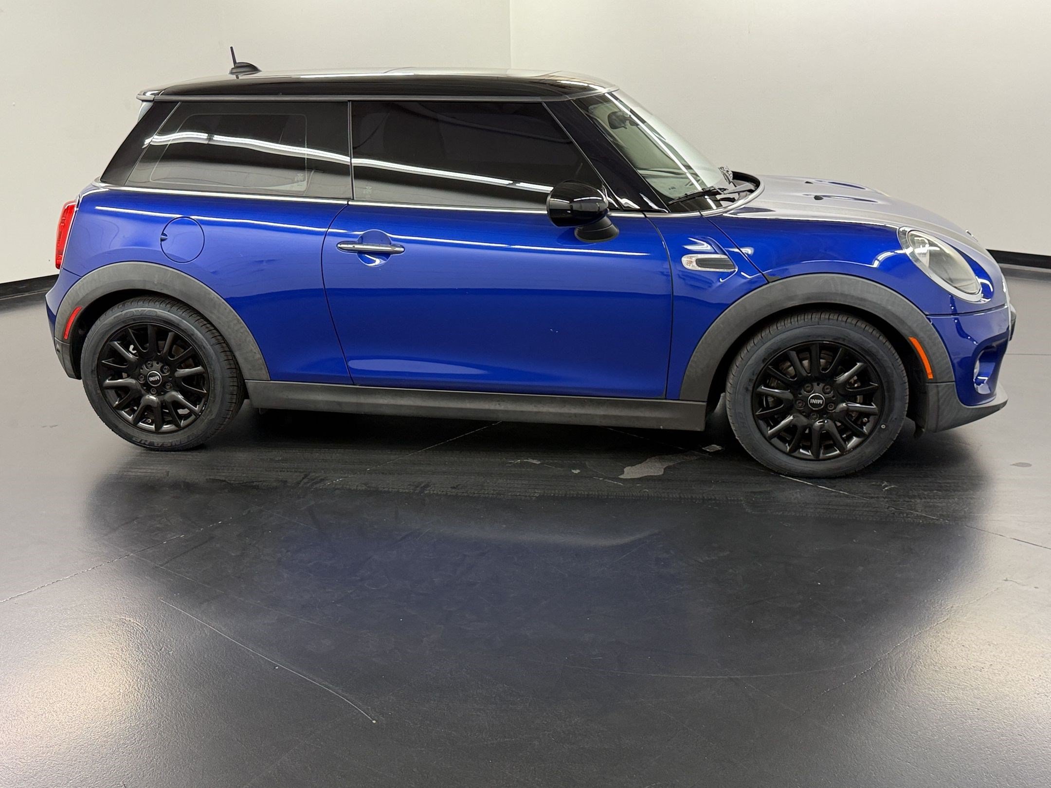Used 2019 MINI Cooper 2-Door Hardtop FWD image 8