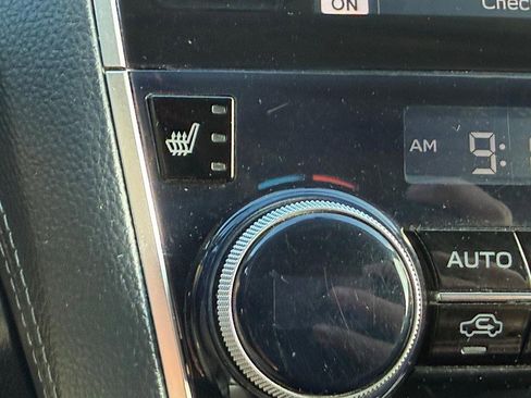 Used 2018 Subaru Outback 2.5i Touring image 23