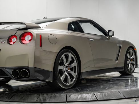Used 2009 Nissan GT-R Premium AWD/4WD image 27