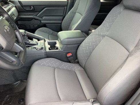 Used 2025 Toyota Tacoma SR5 AWD/4WD image 10