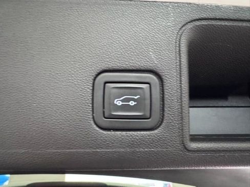 Used 2024 GMC Terrain AT4 image 28