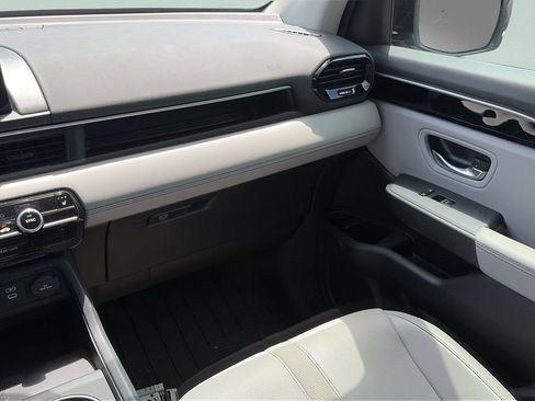 Certified 2025 Honda Pilot Touring image 18