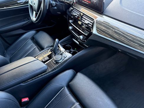 Used 2018 BMW 530e image 33