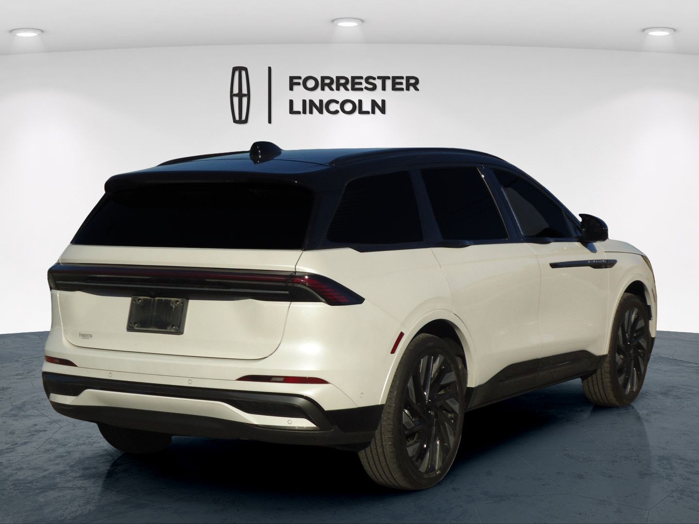 Used 2024 Lincoln Nautilus Reserve w/ Equipment Group 202A AWD/4WD image 3