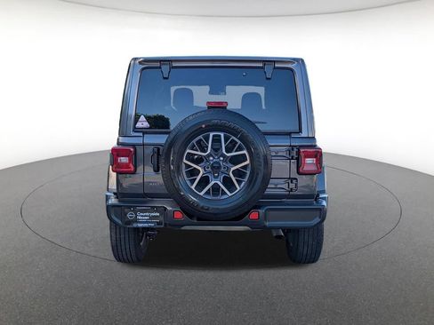 Used 2025 Jeep Wrangler Unlimited Sahara AWD/4WD image 6