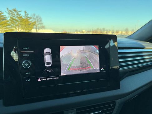 Used 2025 Volkswagen Jetta Sport image 17