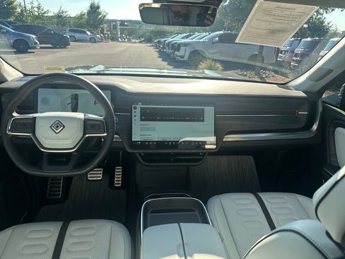 Used 2024 Rivian R1S Adventure AWD/4WD image 32